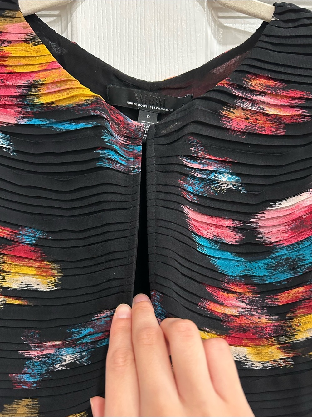 NWOT White House Black Market Multicolor Abstract Flutter Sleeve Blouse Size 0 - Picture 7 of 11